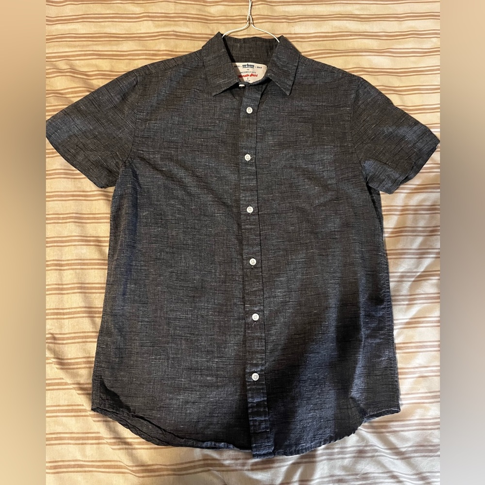 Lightweight short sleeve button up shirt